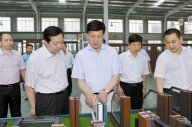 河南省省長謝伏瞻到信陽國際家居產(chǎn)業(yè)小鎮(zhèn)調(diào)研，并參觀了天一美家集團信陽天
